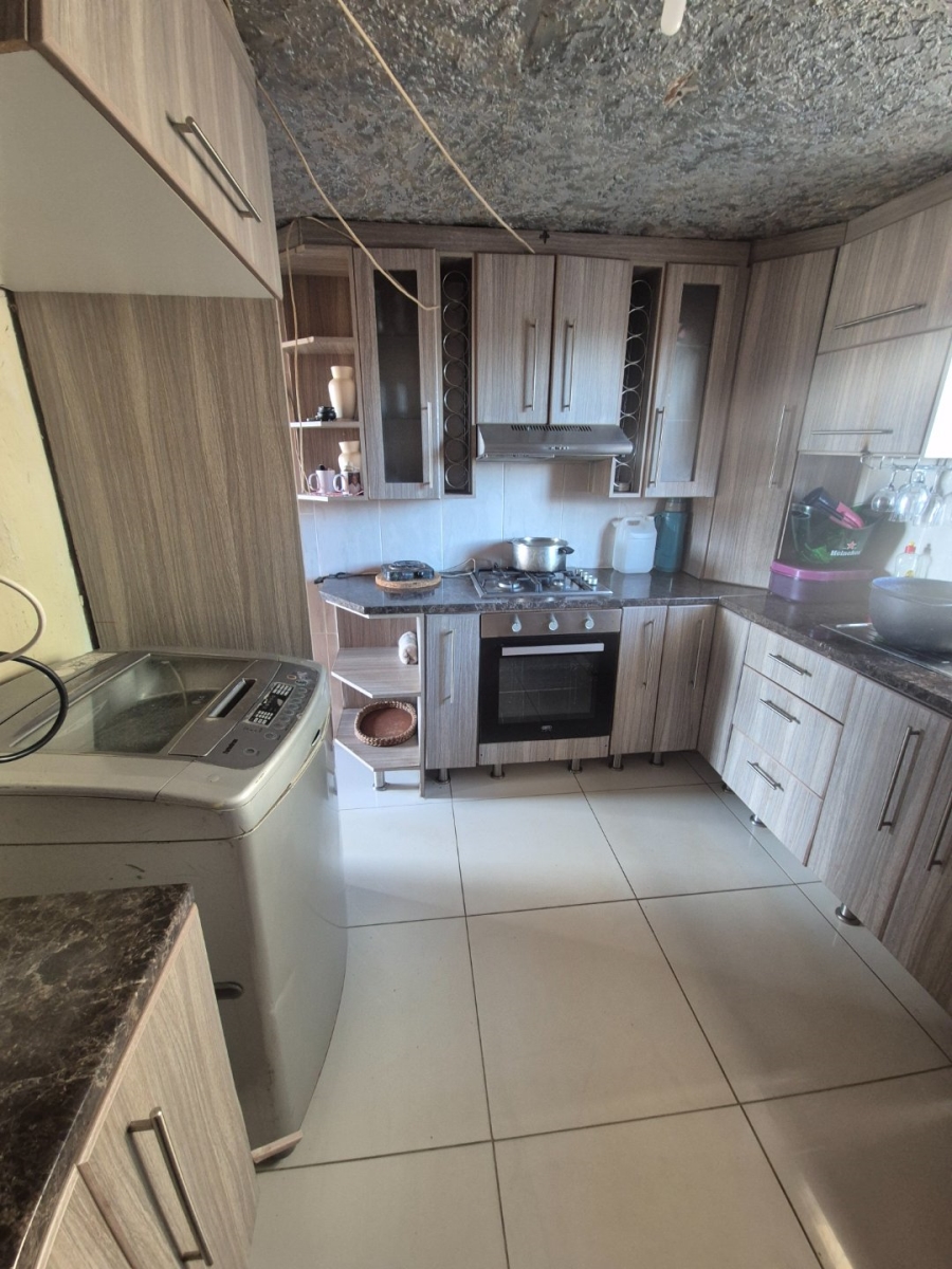 2 Bedroom Property for Sale in Kwa Nobuhle Eastern Cape
